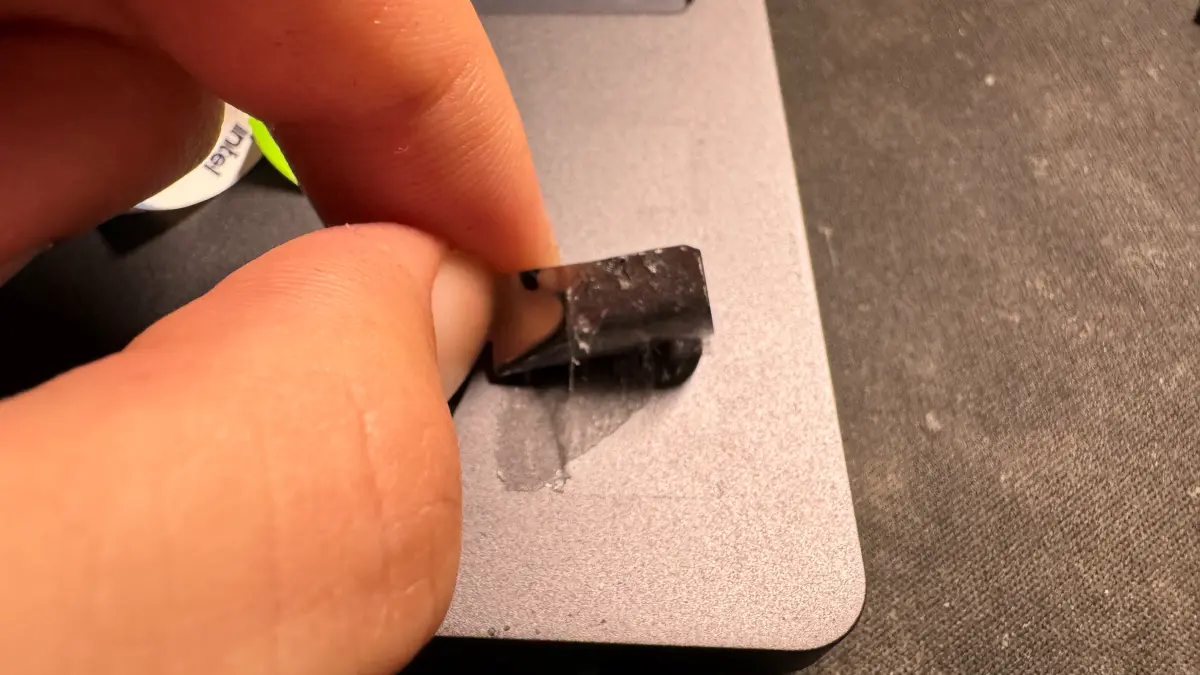 Laptop Intel, AMD ve NVIDIA Stickerları (Çıkartmaları, Etiketleri) Nasıl Sökülür? Çıkarılır?