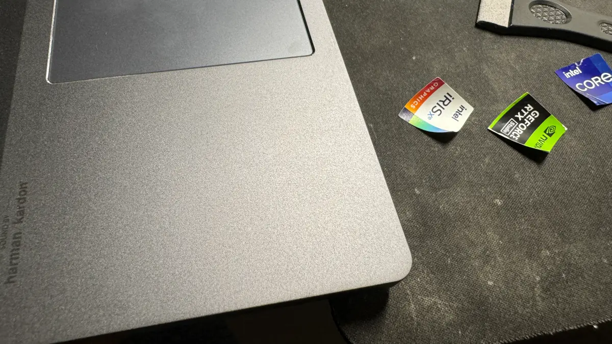 Laptop Intel, AMD ve NVIDIA Stickerları (Çıkartmaları, Etiketleri) Nasıl Sökülür? Çıkarılır?