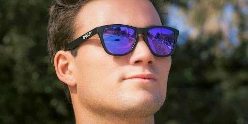 Oakley ile Tarzını Yansıt